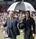 1999-mj-at-game-with-mohammed-al-fayed-london.jpg 1999-mj-at-game-with-mohammed-al-fayed-london.jpg