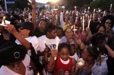 Fans+Hold+Candlelight+Vigil+Michael+Jackson+CSa-v1w5pDDl.jpg