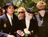 michael-lee-minnelli-and-liza-minnelli-attend-the-funeral-of-vincente-minnelli(39)-m-6.jpg michael-lee-minnelli-and-liza-minnelli-attend-the-funeral-of-vincente-minnelli(39)-m-6.jpg