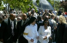 Trial-Photos-August-2004-August-16th-2004-michael-jackson-10130682-1000-652.jpg Trial-Photos-August-2004-August-16th-2004-michael-jackson-10130682-1000-652.jpg
