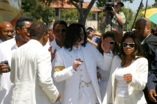 Trial-Photos-August-2004-August-16th-2004-michael-jackson-10130556-1000-661.jpg Trial-Photos-August-2004-August-16th-2004-michael-jackson-10130556-1000-661.jpg
