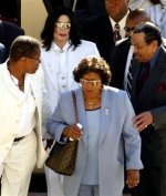 Trial-Photos-August-2004-August-16th-2004-michael-jackson-10130481-348-410.jpg Trial-Photos-August-2004-August-16th-2004-michael-jackson-10130481-348-410.jpg