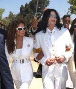 Trial-Photos-August-2004-August-16th-2004-michael-jackson-10130461-384-450.jpg Trial-Photos-August-2004-August-16th-2004-michael-jackson-10130461-384-450.jpg