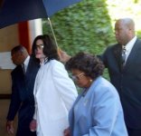 Trial-Photos-August-2004-August-16th-2004-michael-jackson-10130428-409-395.jpg Trial-Photos-August-2004-August-16th-2004-michael-jackson-10130428-409-395.jpg