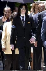 Trial-Photos-June-2005-June-1-2005-michael-jackson-11318662-534-819.jpg Trial-Photos-June-2005-June-1-2005-michael-jackson-11318662-534-819.jpg