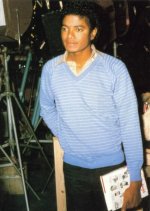 MICHAEL-michael-jackson-10120582-570-800.jpg MICHAEL-michael-jackson-10120582-570-800.jpg