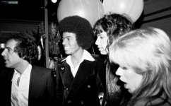 michael-attends-the-beatlemania-party-at-studio-54(6)-m-2.jpg michael-attends-the-beatlemania-party-at-studio-54(6)-m-2.jpg